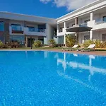 Luxurious T2 Apartment, Olhos Dagua דירה אלבופיירה