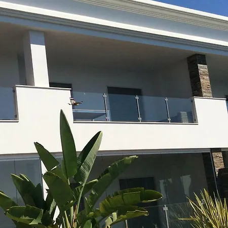 Luxurious T2 Apartment, Olhos Dagua Apartament