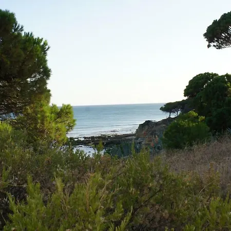 Apartmán Family 2br With Large Terrace, Pools & 8-min Walk To Falesia Albufeira