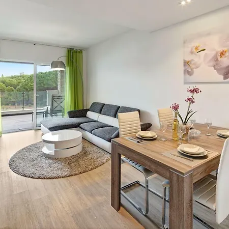 Luxurious T2 Apartment, Olhos Dagua * 알부페이라
