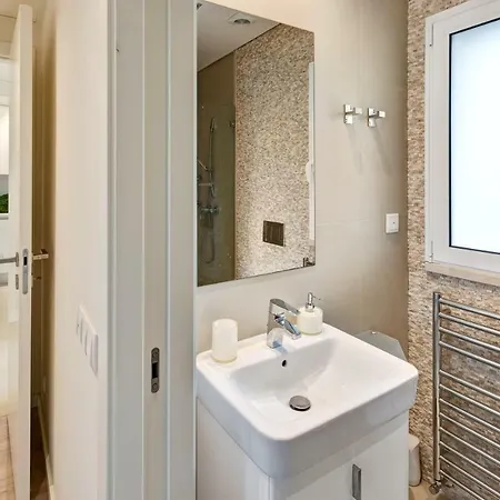 Luxurious T2 Apartment, Olhos Dagua Apartment *