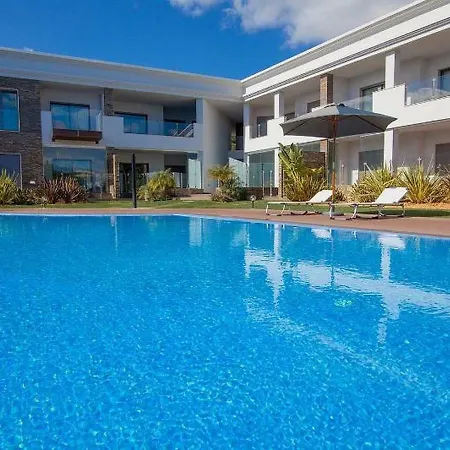 Luxurious T2 Apartment, Olhos Dagua 아파트 알부페이라