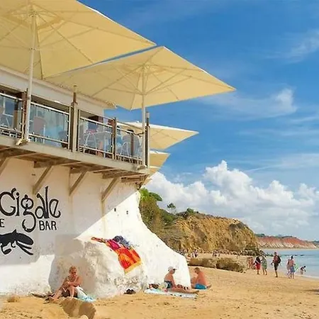 Luxurious T2 Apartment, Olhos Dagua Apartment