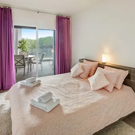 Luxurious T2 Apartment, Olhos Dagua