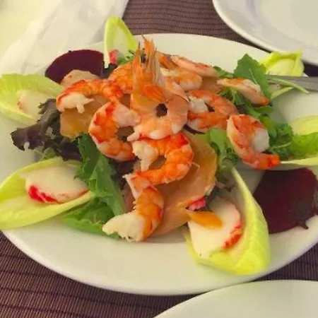 Luxurious T2 Apartment, Olhos Dagua *